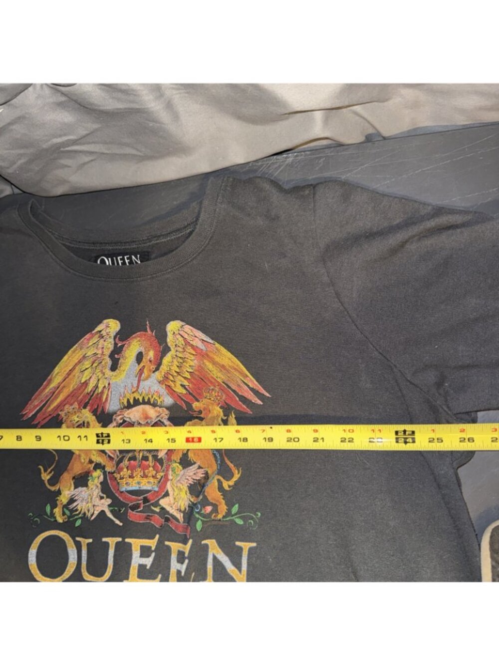 Queen Gold Crest Graphic Sweat Shirt Large XXL Gray Official Merchandise SPOTS - Picture 9 of 12